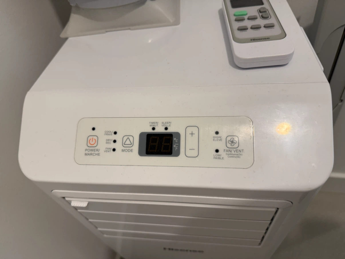 Hisense Portable Air Conditioner 6000btu - Barely Used - photo 4