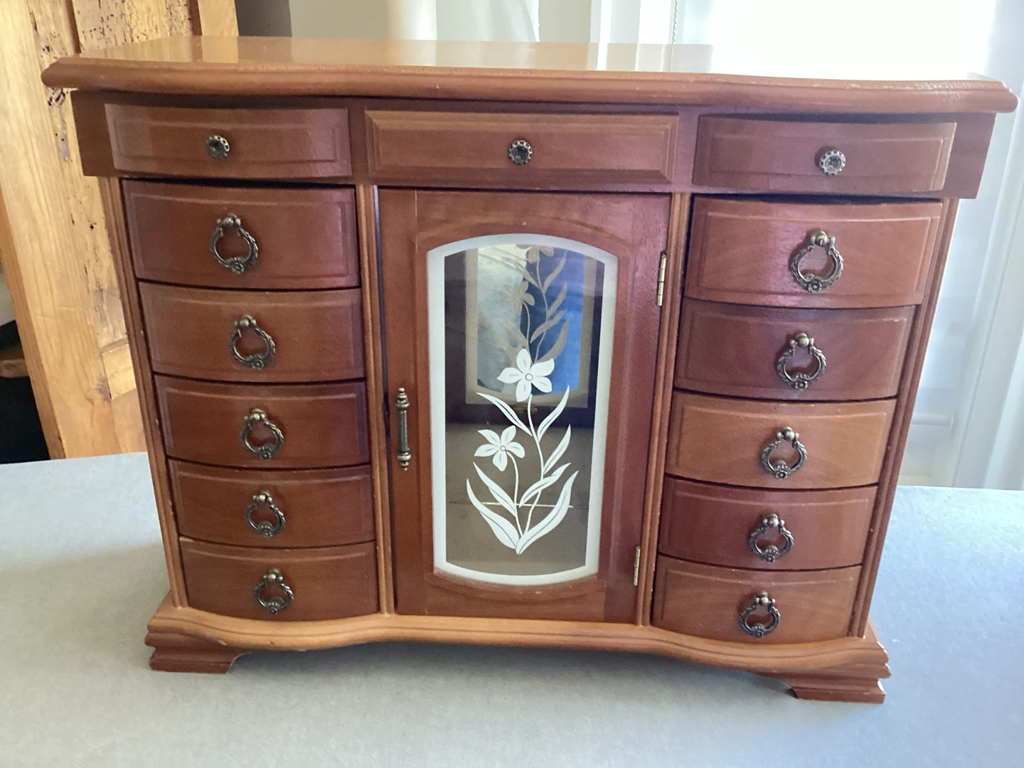 VINTAGE JEWELRY BOX