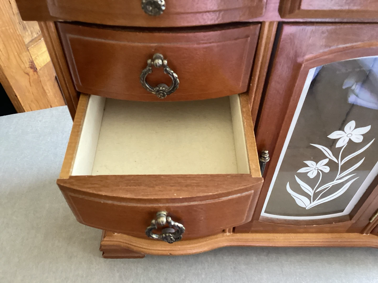 VINTAGE JEWELRY BOX - photo 4