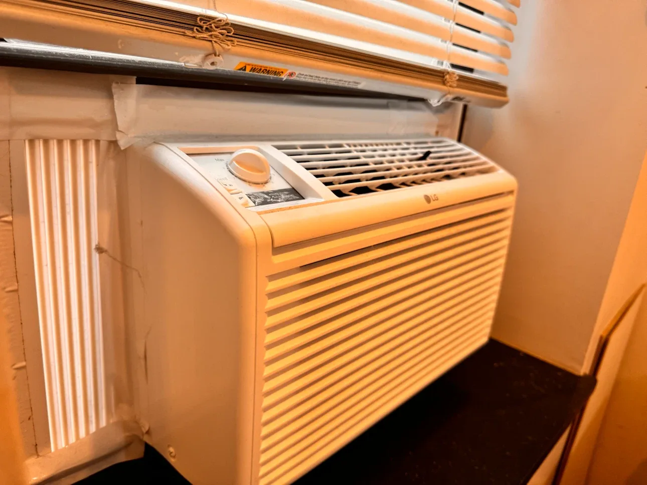 LG Window Air Conditioner - photo 2