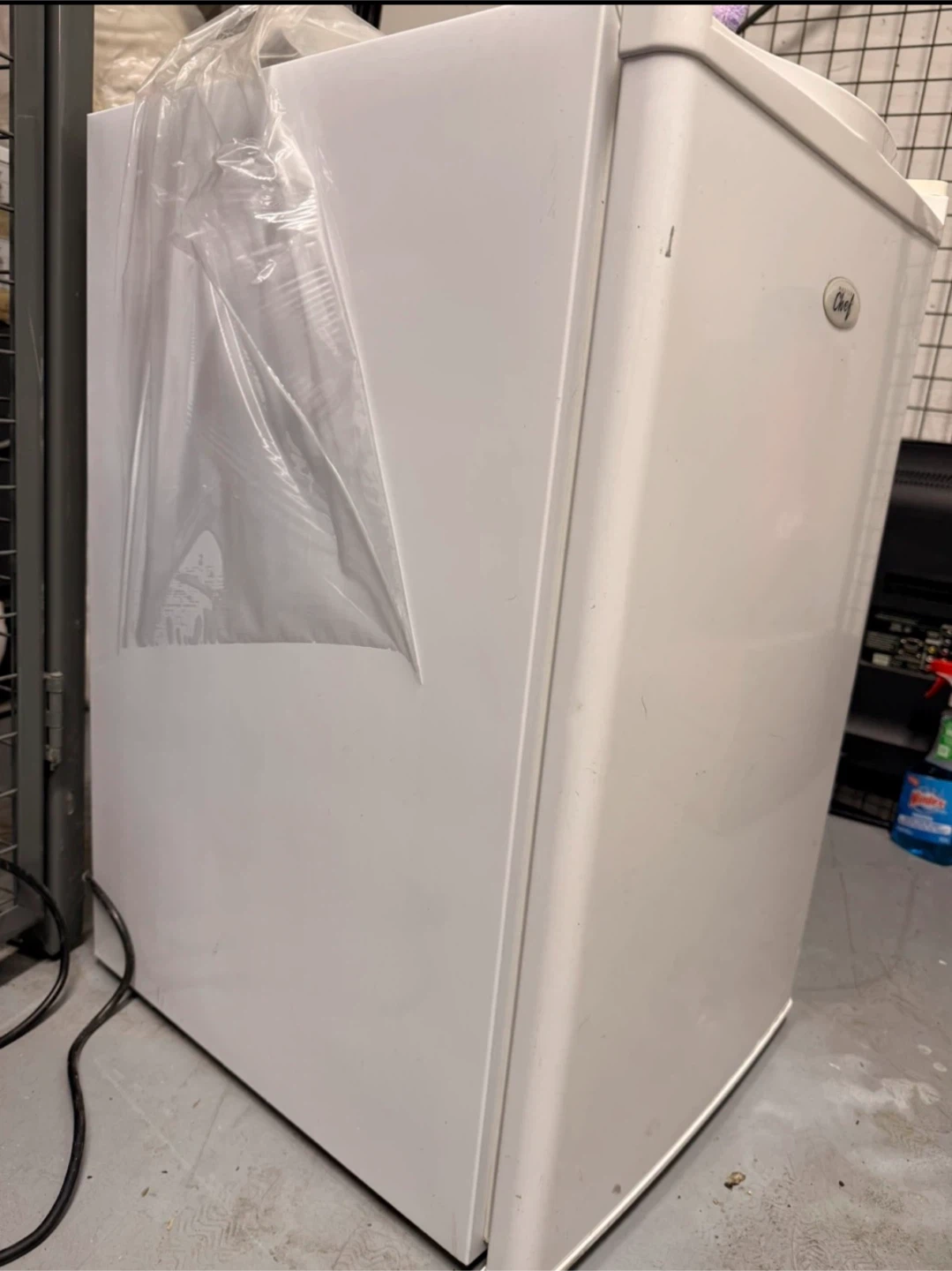 White Chef Compact Refrigerator