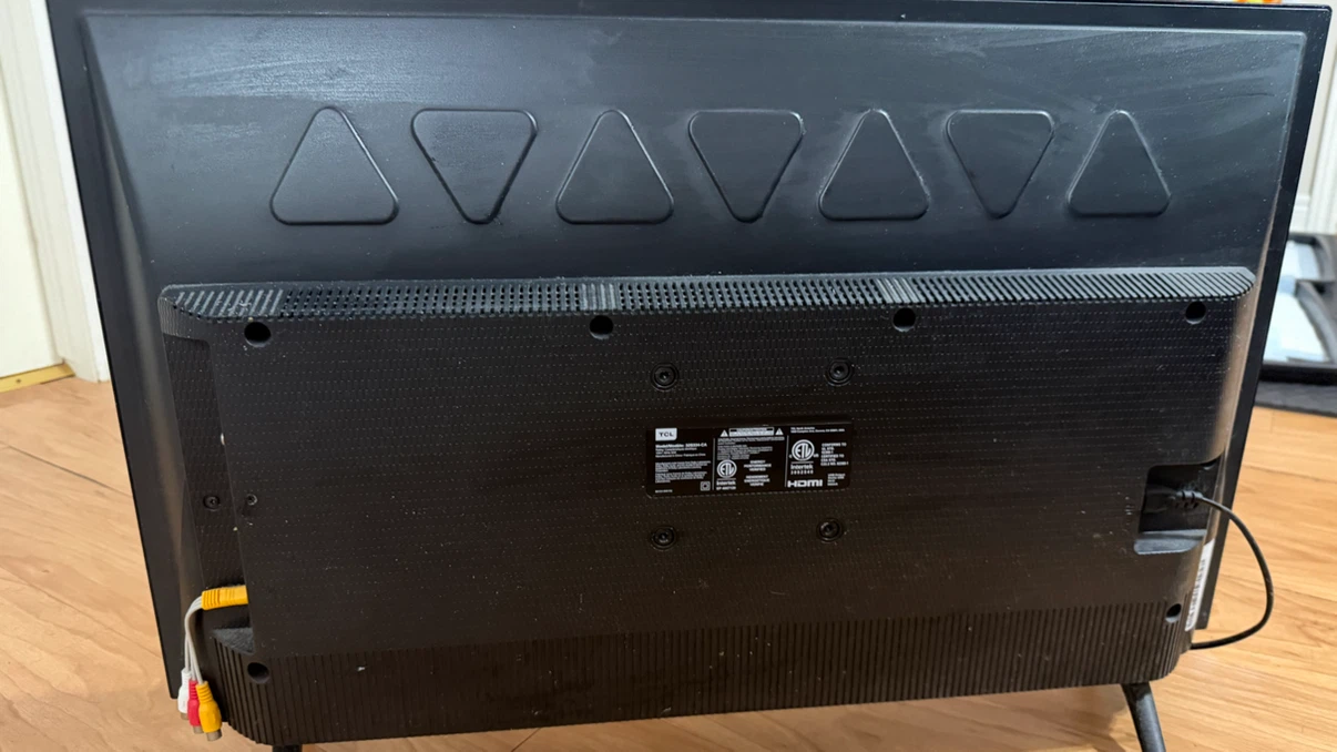 TCL 32" 32S334-CA Roku Smart TV - photo 2
