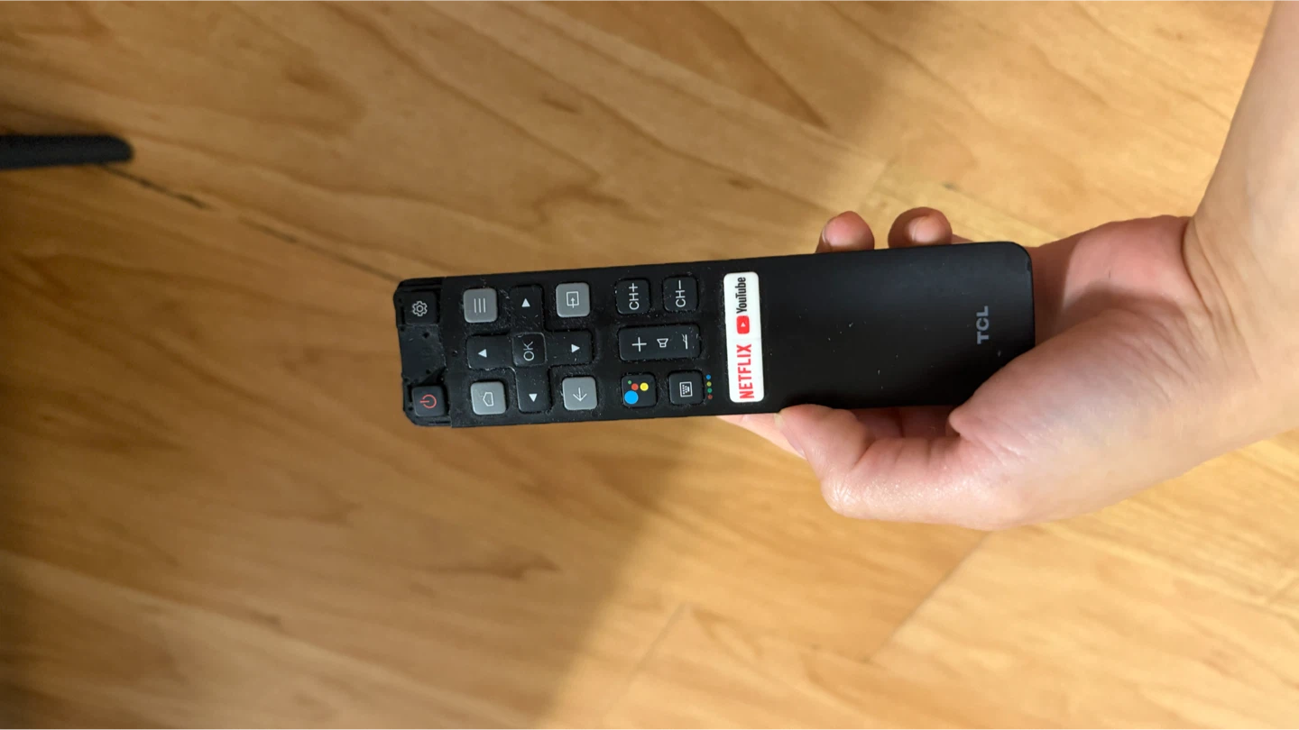 TCL 32" 32S334-CA Roku Smart TV - photo 4