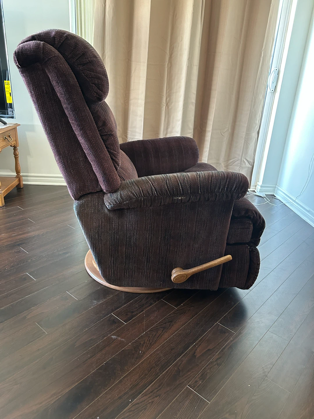 Swivel Recliner Chair - photo 2