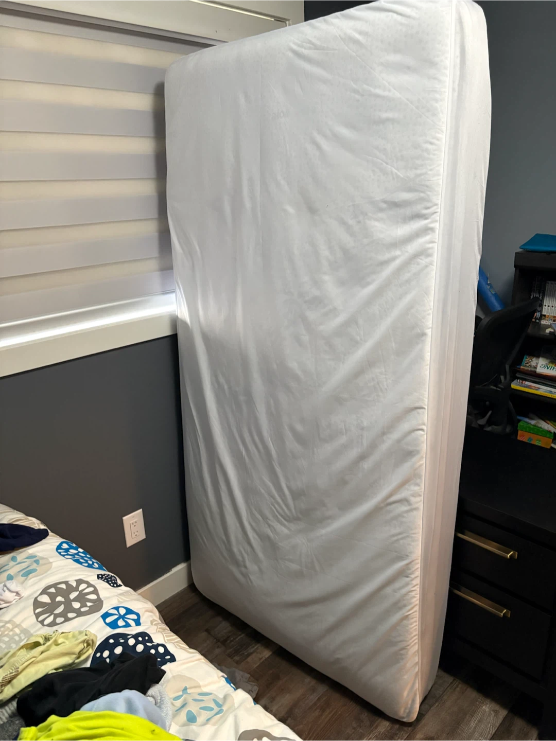 Twin size bed - photo 2