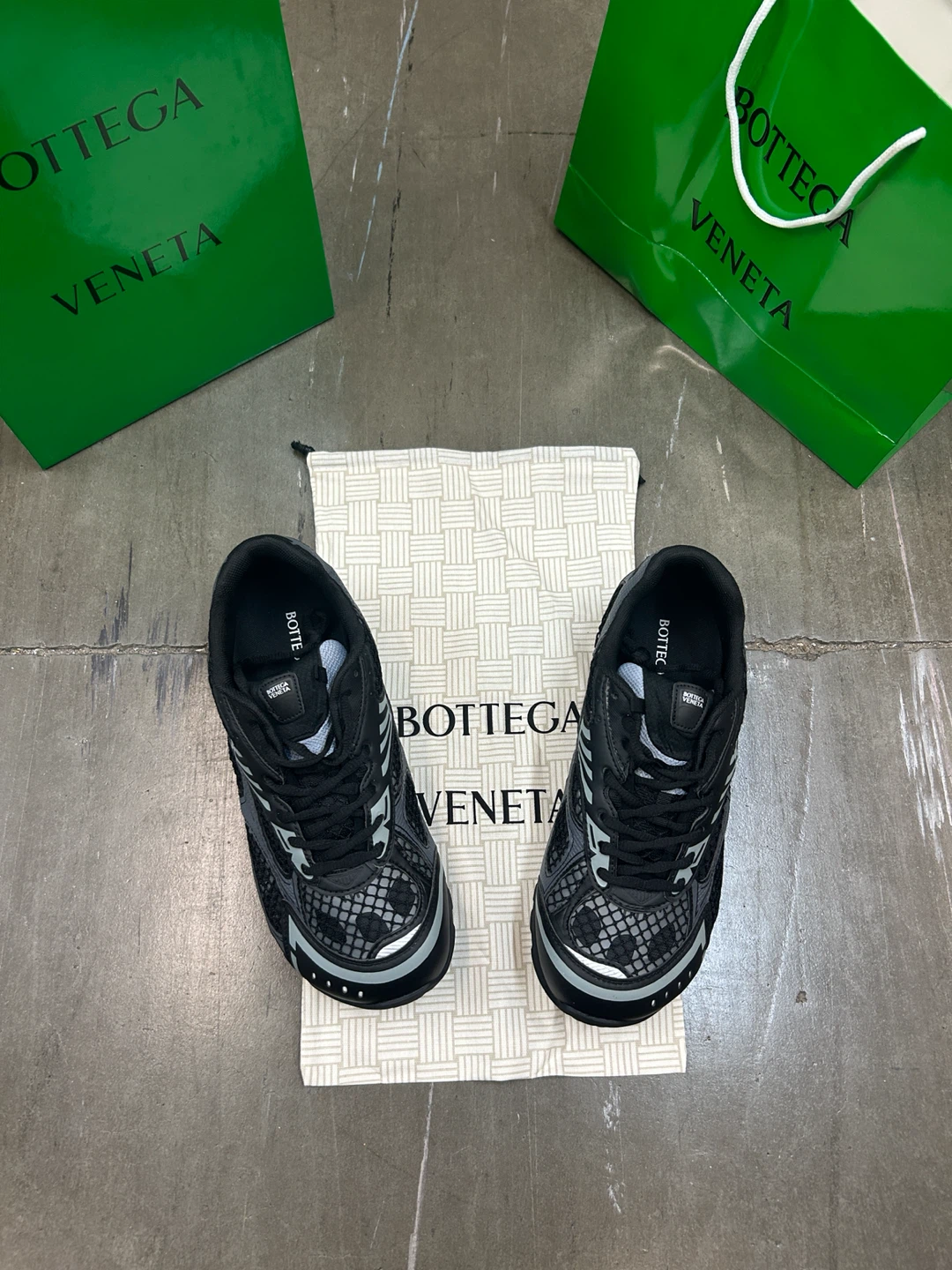 Bottega Veneta Men's Sneakers - Black EU 43