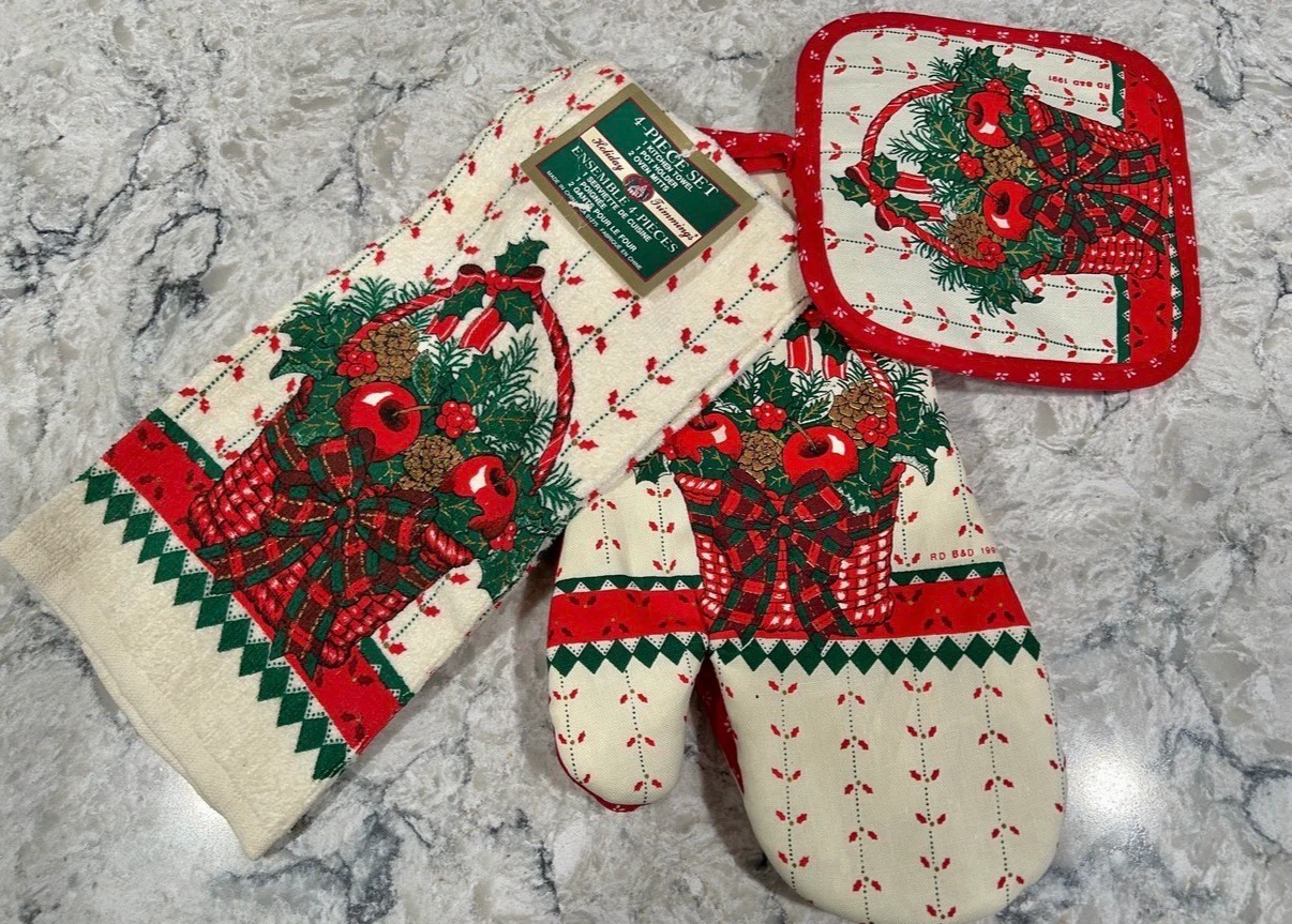 Holiday 4-Piece Kitchen Set(Oven Mitts, Pot Holder,Towel)