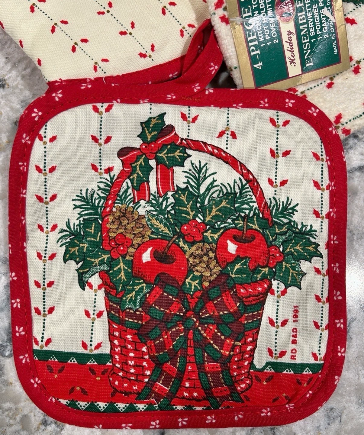 Holiday 4-Piece Kitchen Set(Oven Mitts, Pot Holder,Towel) - photo 5