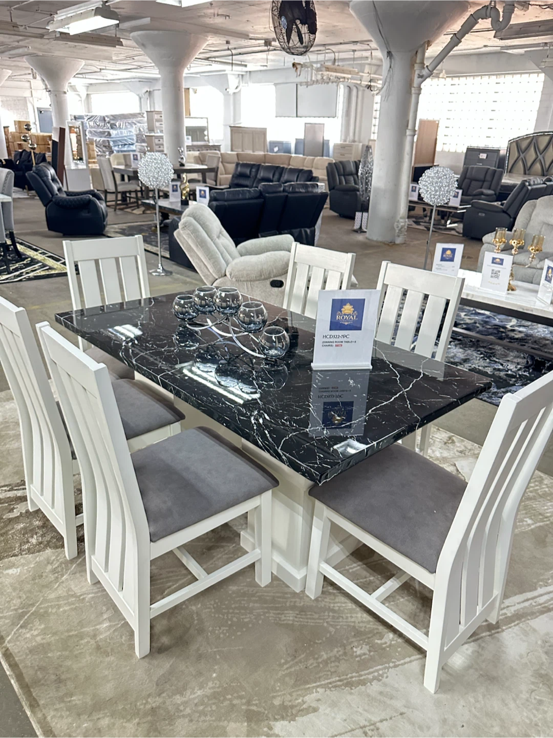 Dining table & 6 chairs