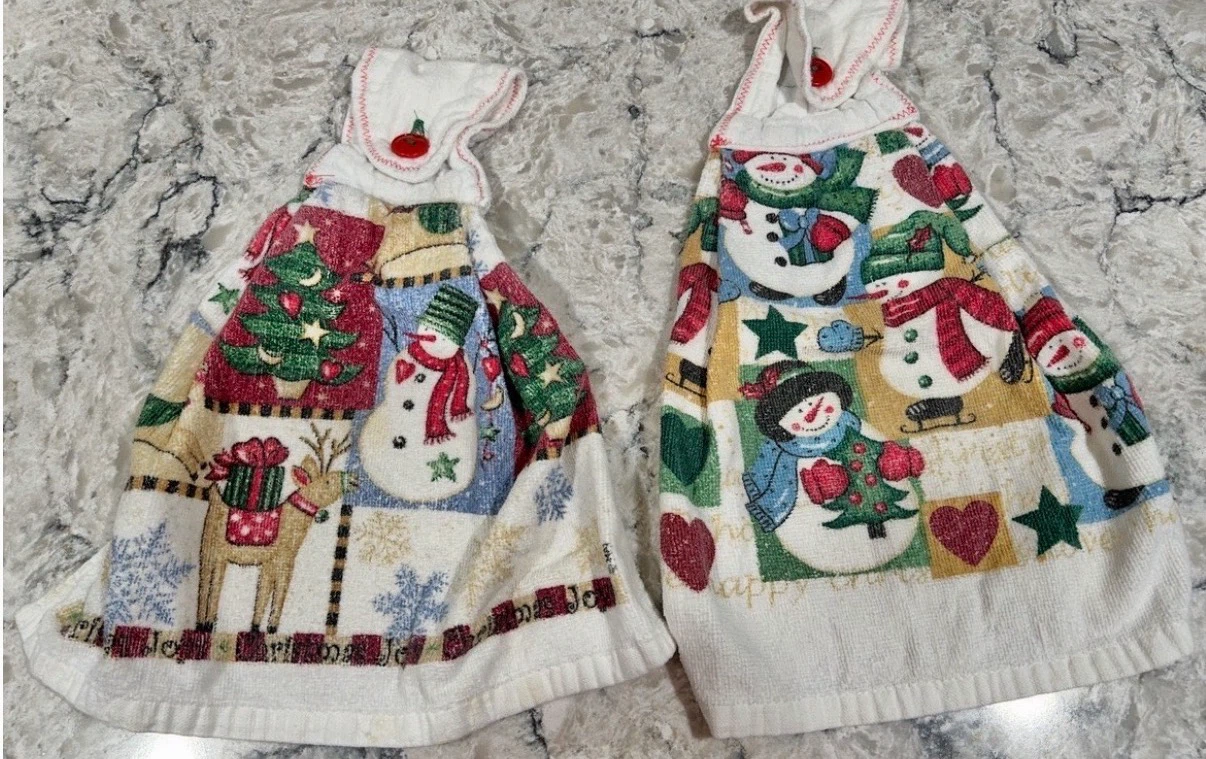 Christmas Dish Towels w/ Button Up Top to Hang From Oven Handle - photo 2