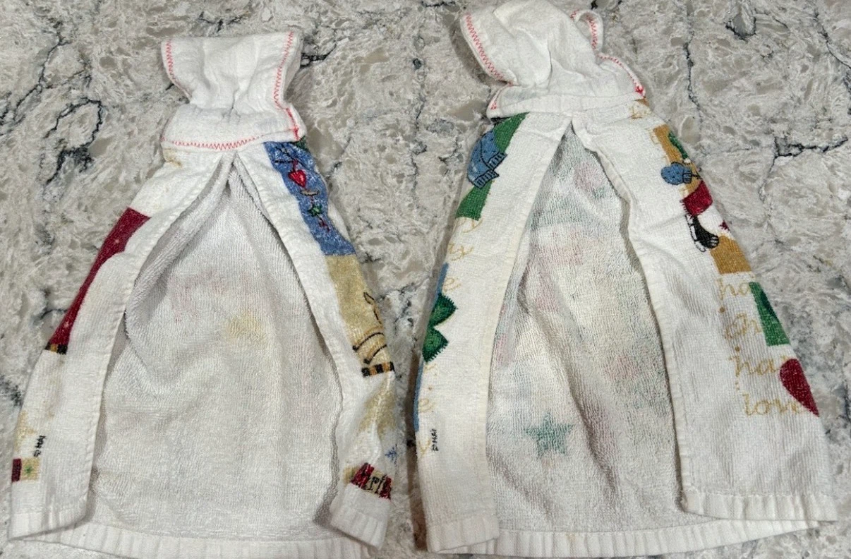 Christmas Dish Towels w/ Button Up Top to Hang From Oven Handle - photo 3