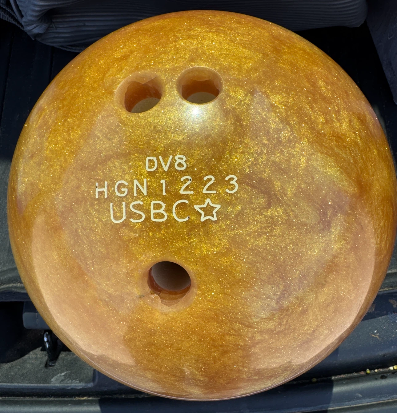 Bowling Ball - Gold DV8 HGN1 (9 lb)