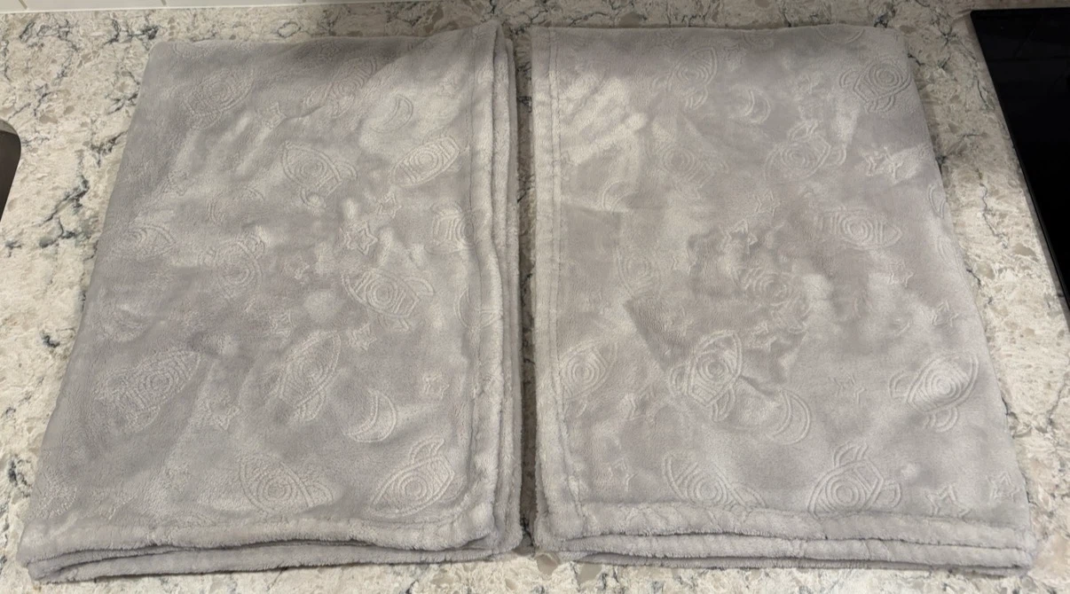 Pair of Light Grey Plush Blanket with Rockets and Stars