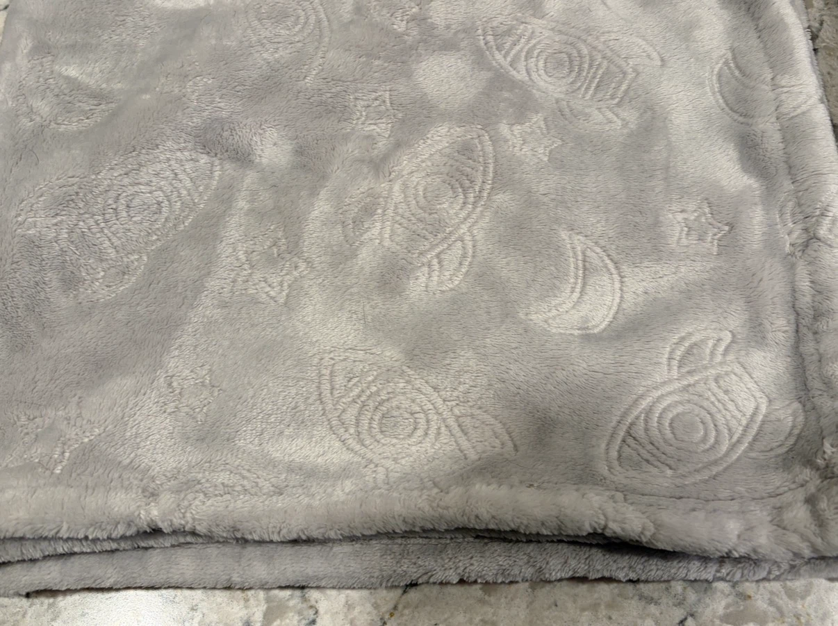 Pair of Light Grey Plush Blanket with Rockets and Stars - photo 2