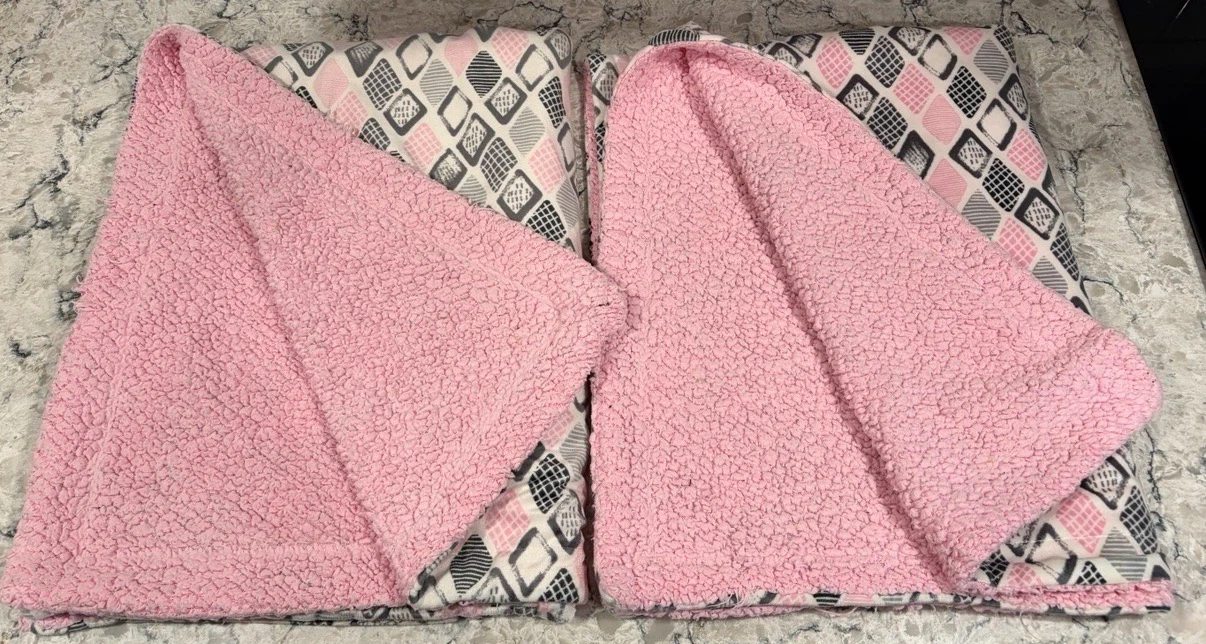 Pair of Sherpa Like Lined Fleece Baby Blanket - photo 2