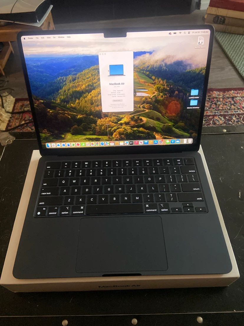 MacBook Air M2 (Mint condition/BarelyUsed)