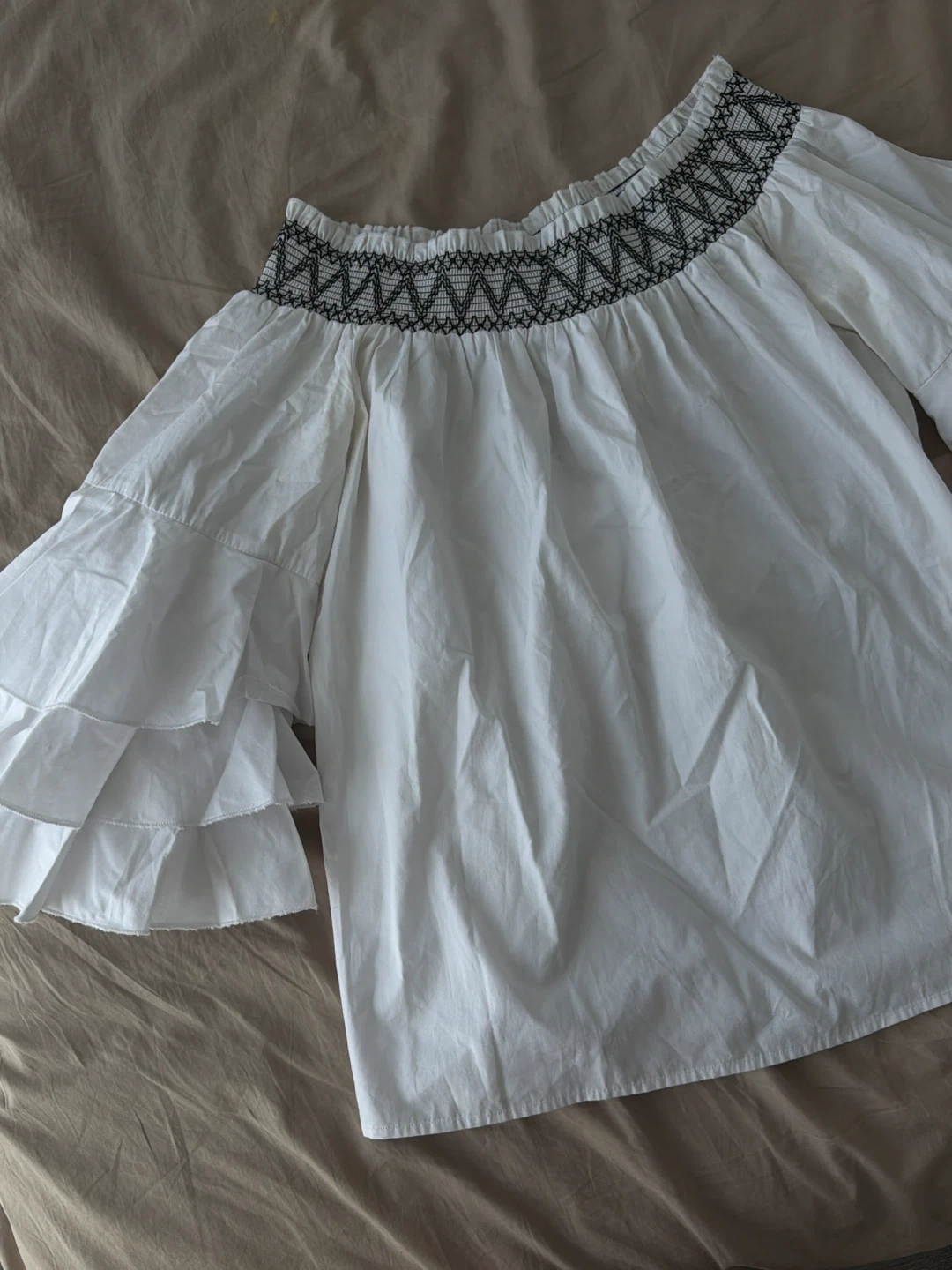 White Off-the-Shoulder Blouse with Ruffled Sleeves - photo 3