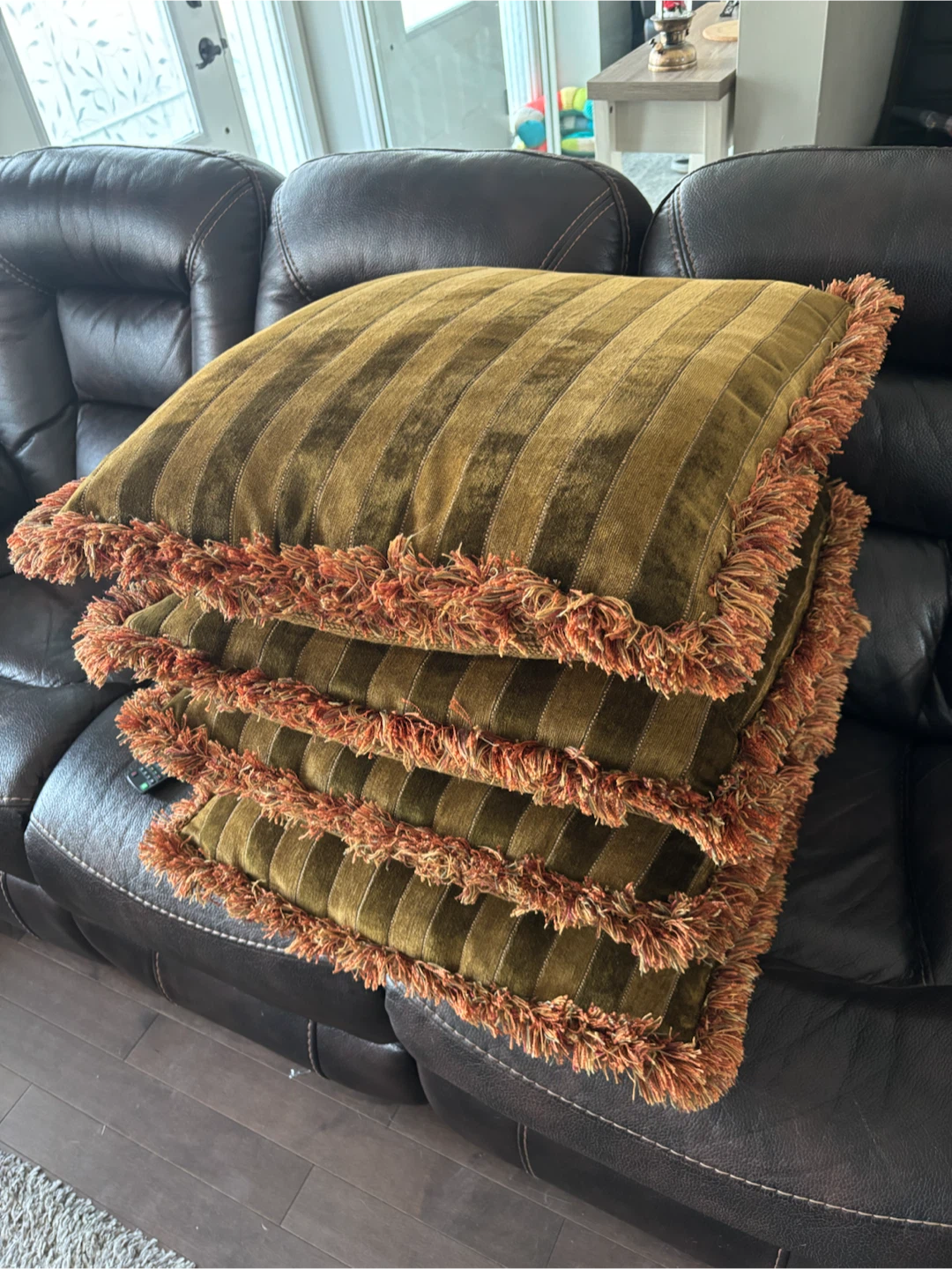Set of 4 Decorative Throw Pillows - photo 2