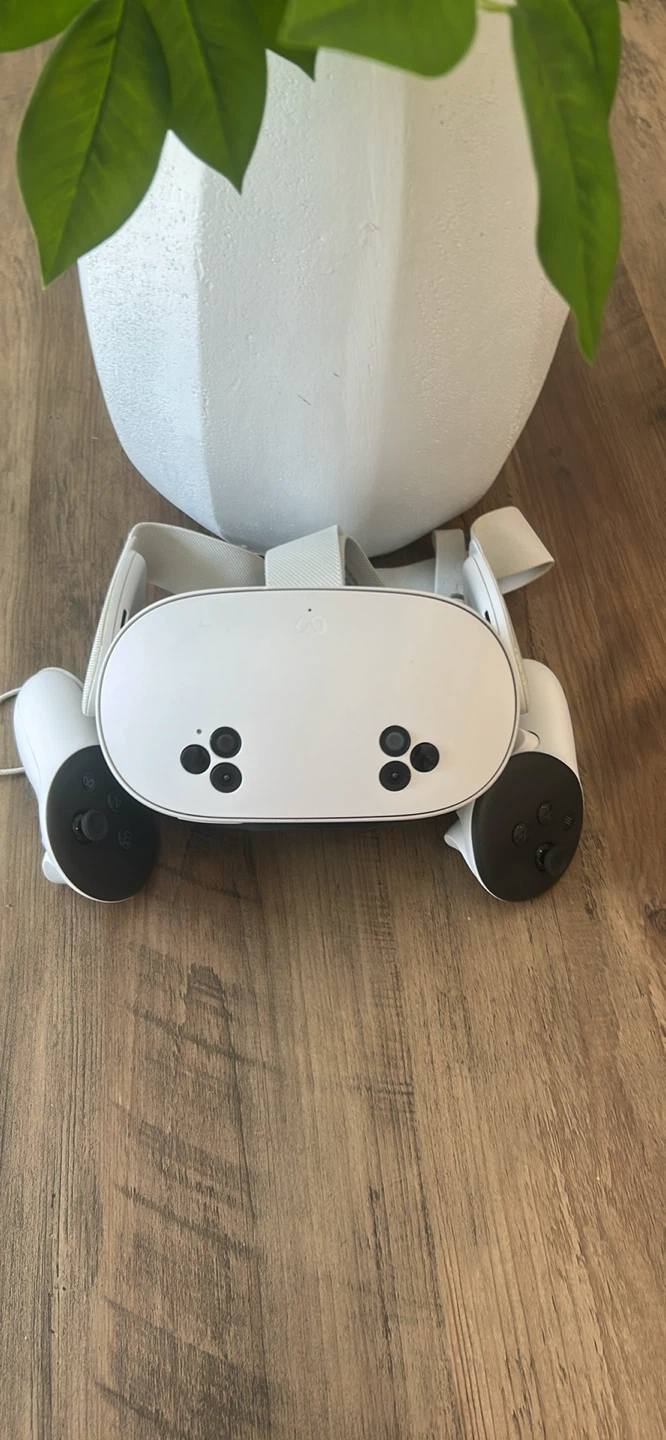 Oculus Quest 3 Virtual Reality Headset