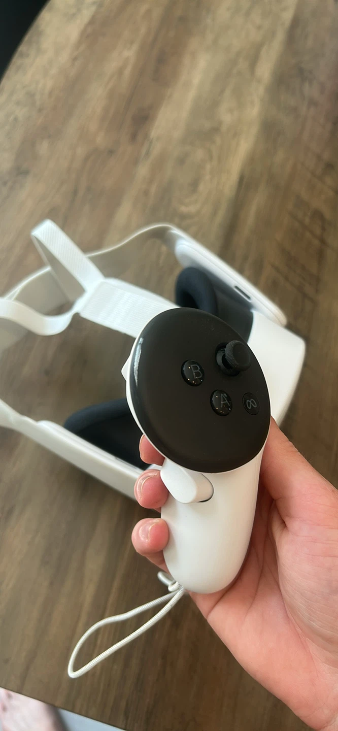 Oculus Quest 3 Virtual Reality Headset - photo 2