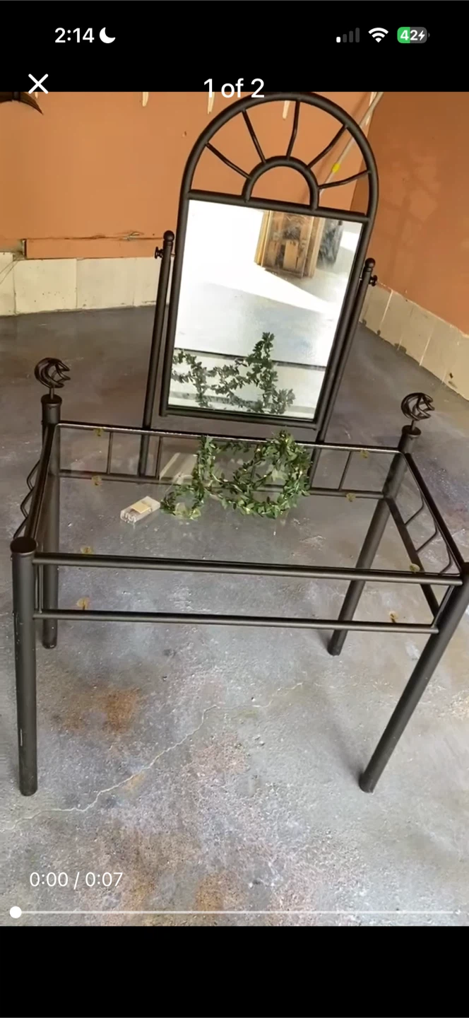 Metal Vanity Table with Mirror