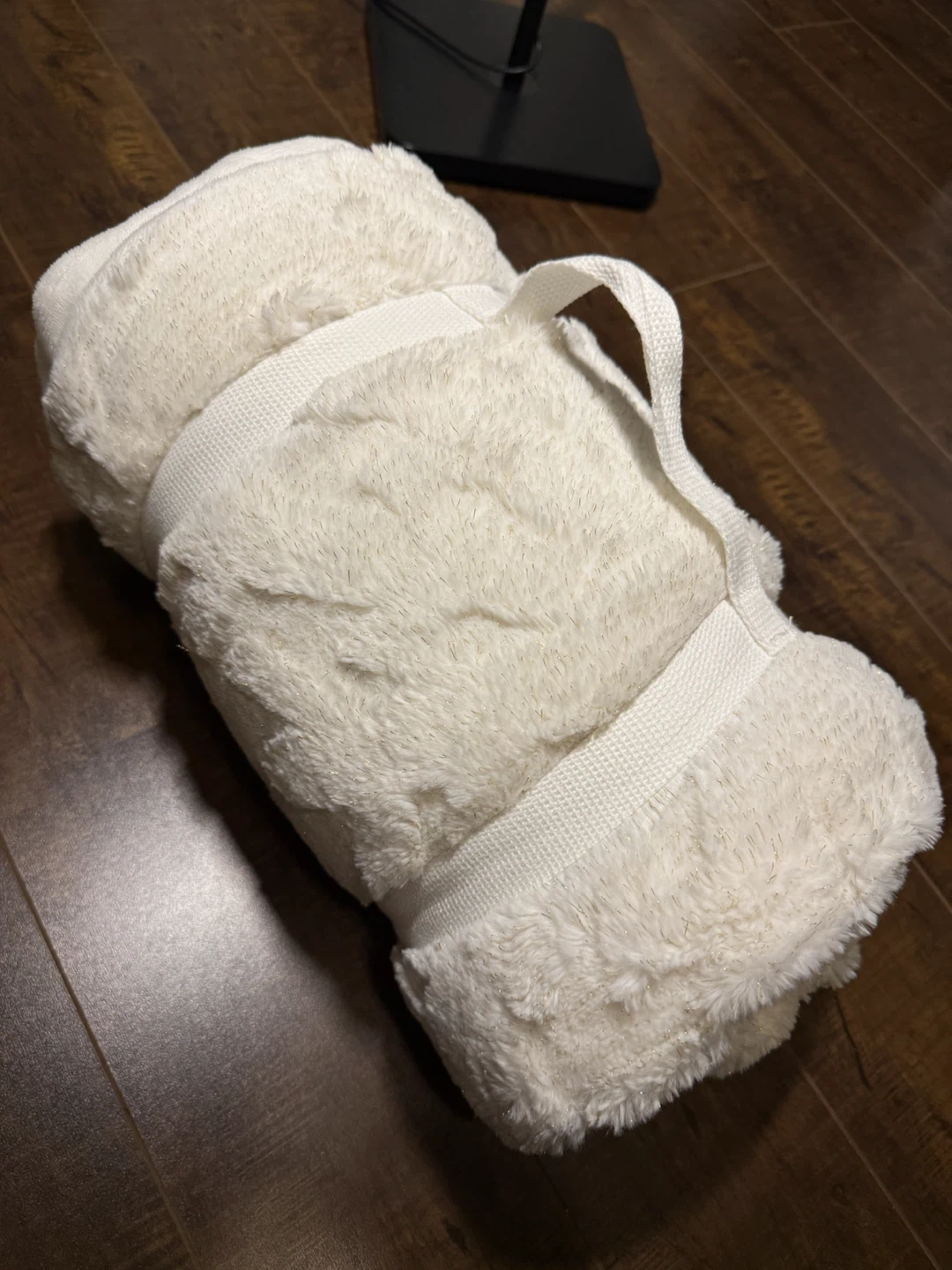 QE Home Cream Faux Fur Throw Blanket