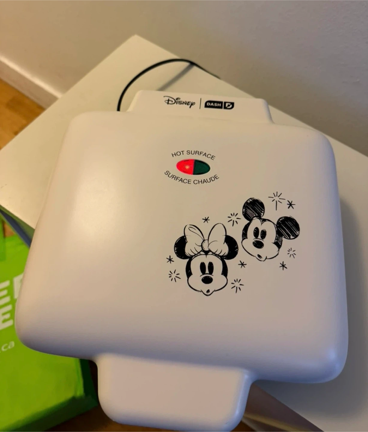 Disney Mickey & Minnie 4-Slice Waffle Maker - photo 3