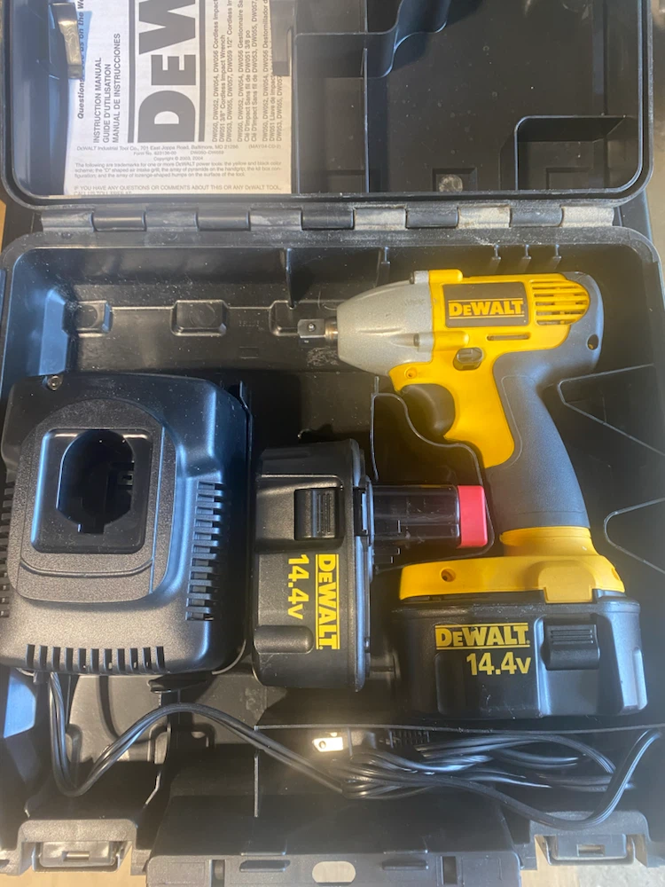 DeWalt 14.4V Cordless Impact Wrench Kit - photo 2