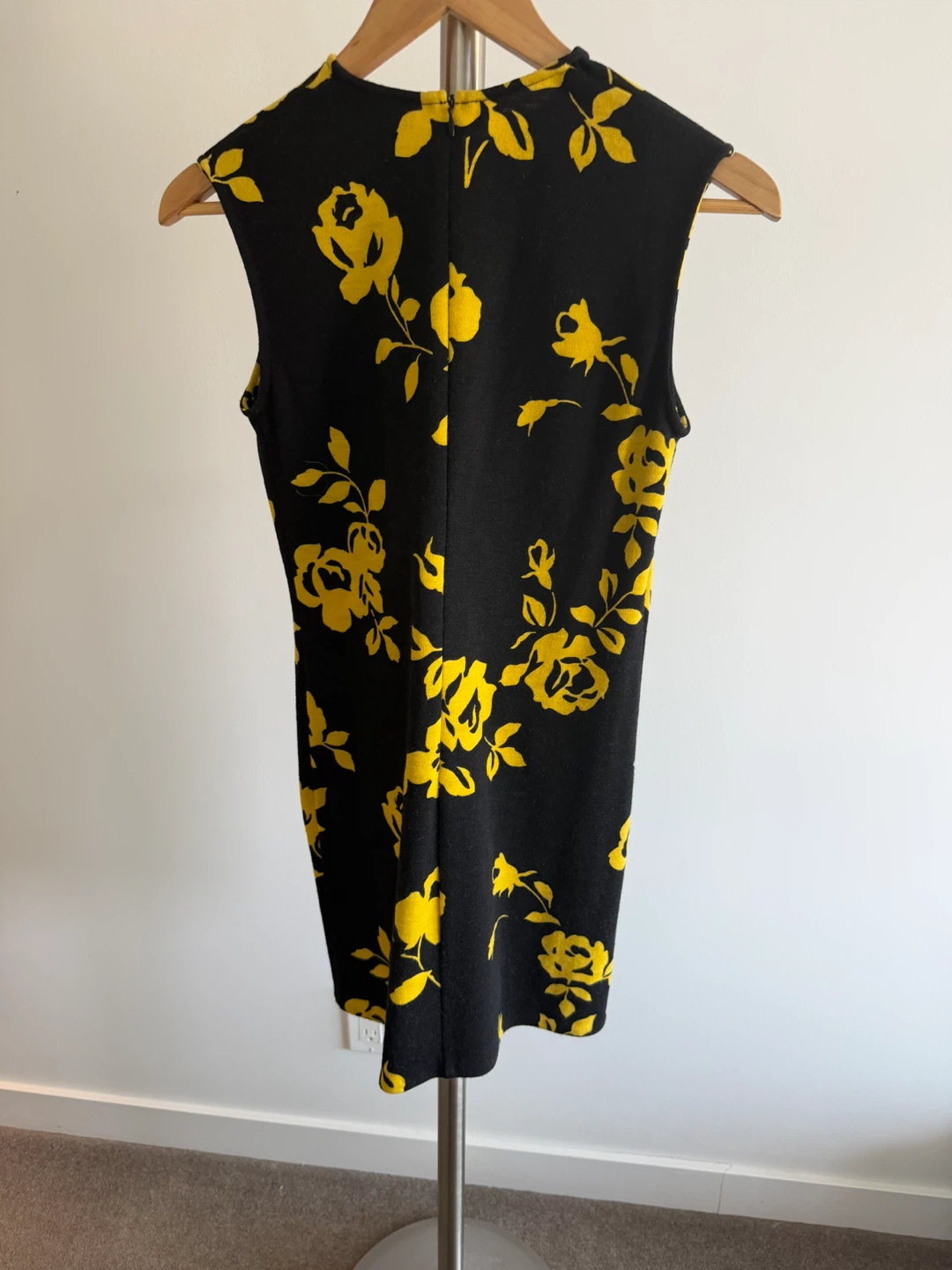 Istante Black & Yellow Rose Print Sleeveless Dress Size 38