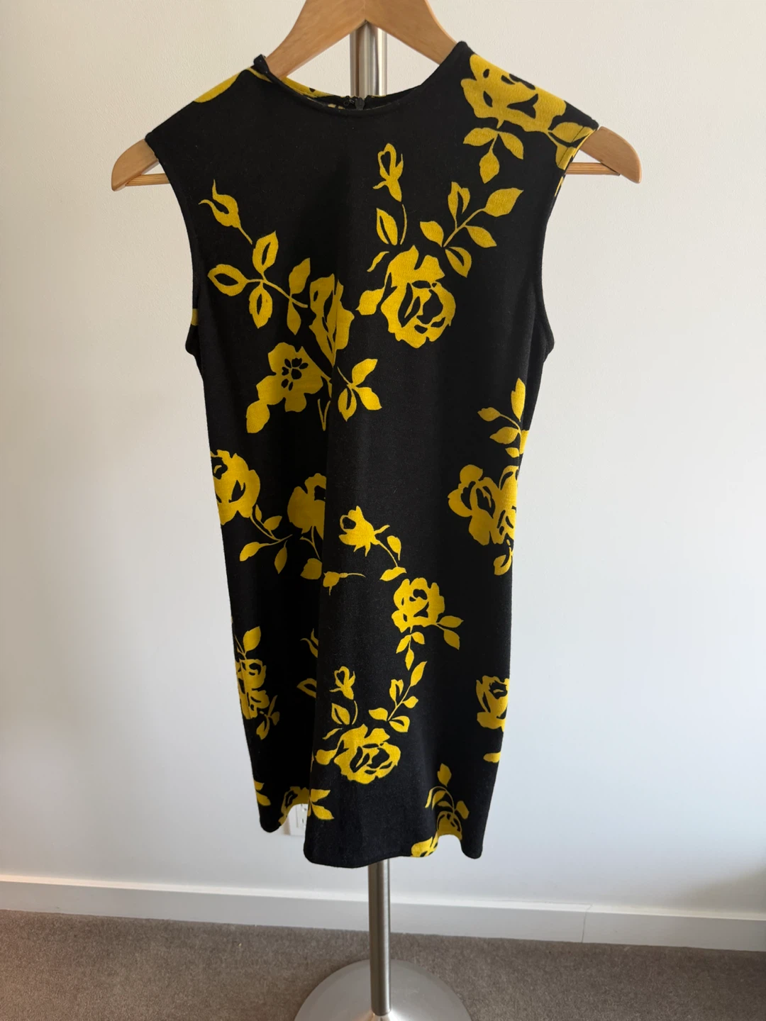 Istante Black & Yellow Rose Print Sleeveless Dress Size 38 - photo 2