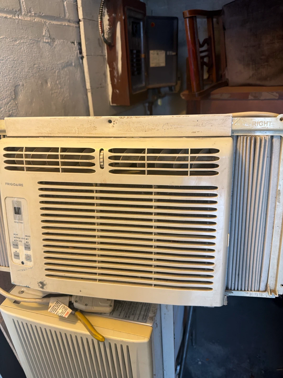 Frigidaire Window Air Conditioner - photo 2