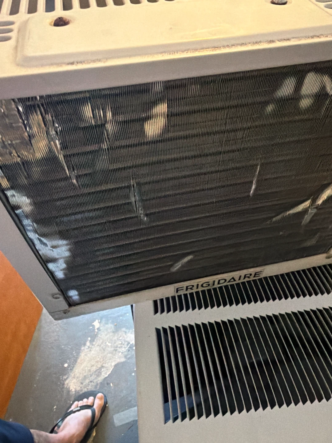 Frigidaire Window Air Conditioner - photo 3