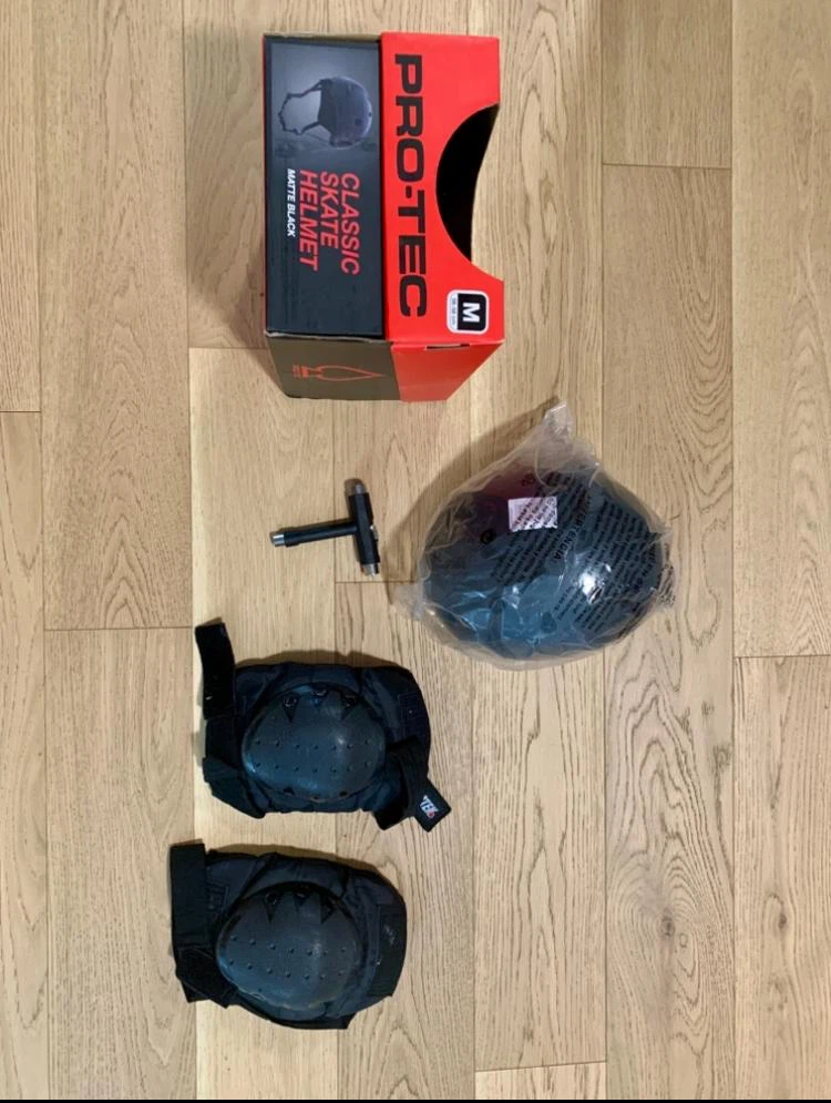Skate Set – Skateboard, Helmet, Pads + Tool