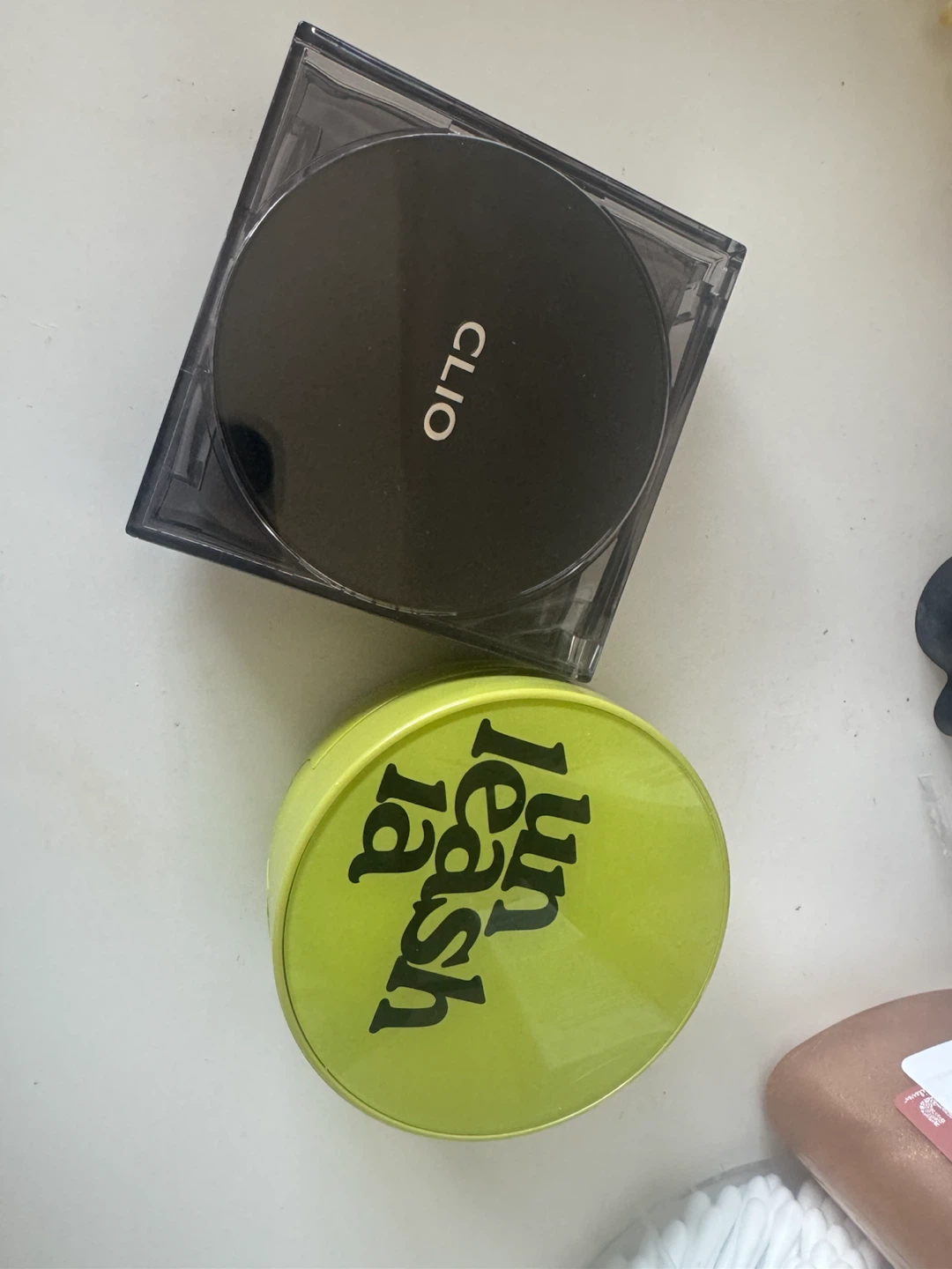 CLIO Cushion & UNLEASHlA cushion