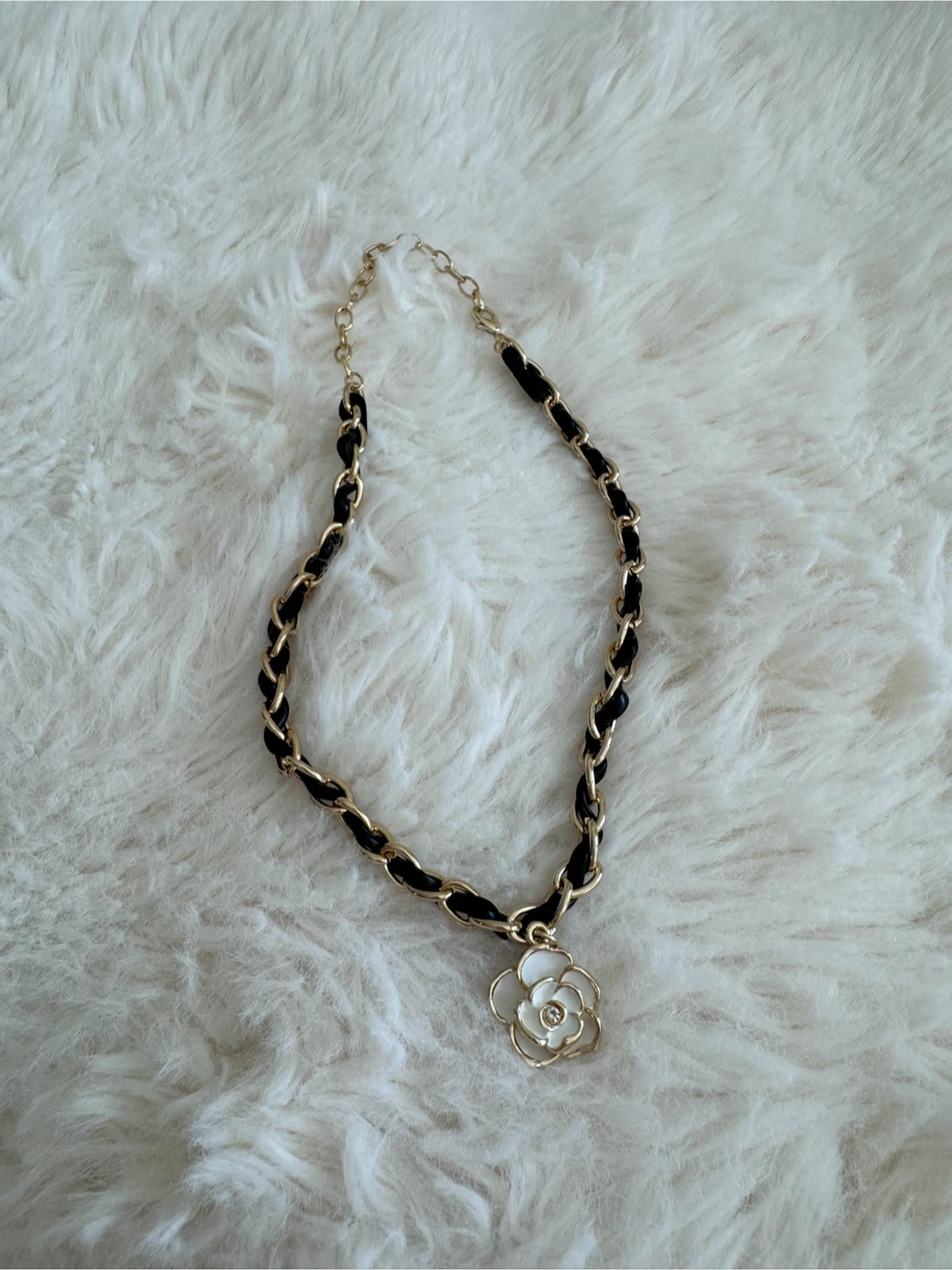 Gold Chain Necklace with Flower Pendant - photo 2