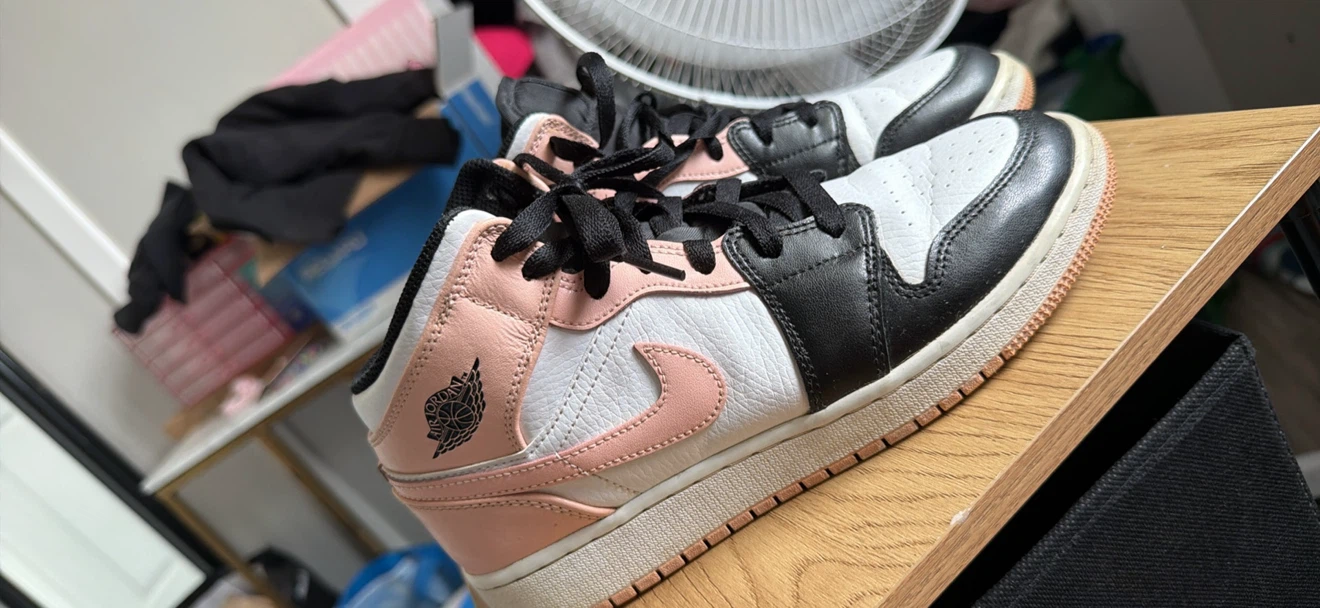Air Jordan 1 Mid Crimson - photo 2