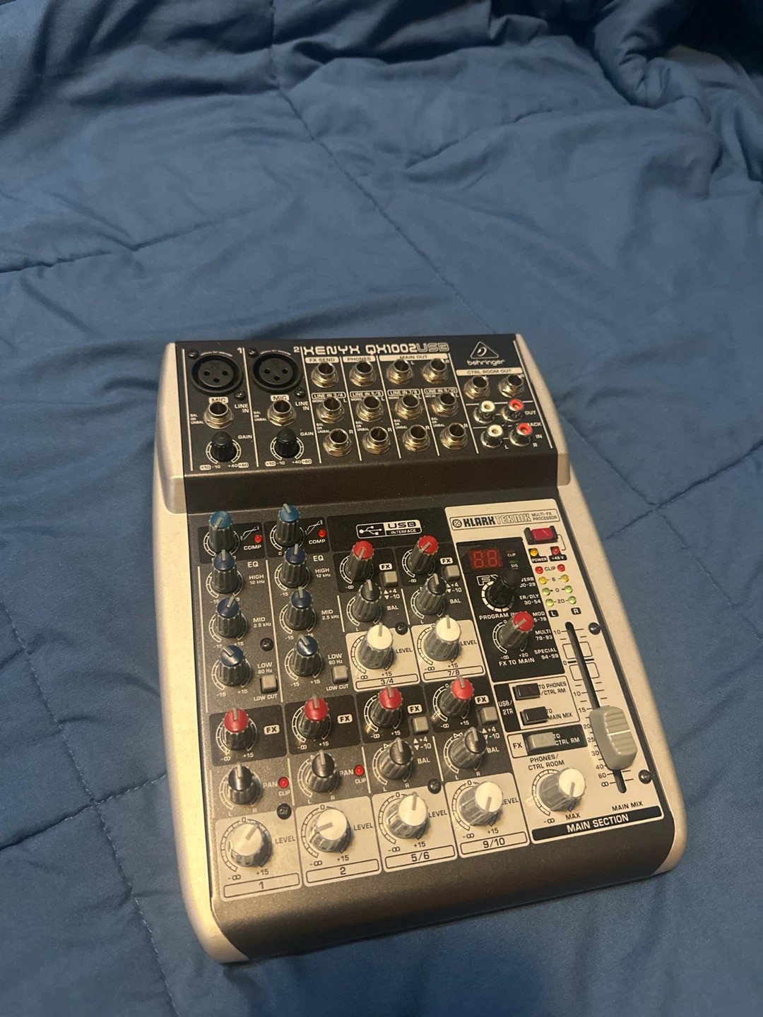 Behringer Xenyx QX1002USB Mixer