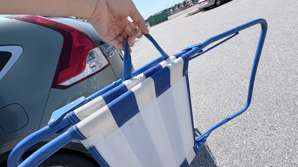 Pair of Blue and White Striped Folding Beach Chairs - photo 4