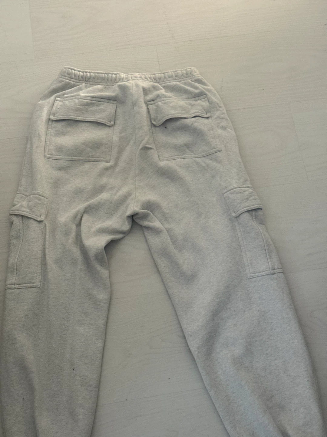 Aritzia Light Grey Cargo Sweatpants - photo 2