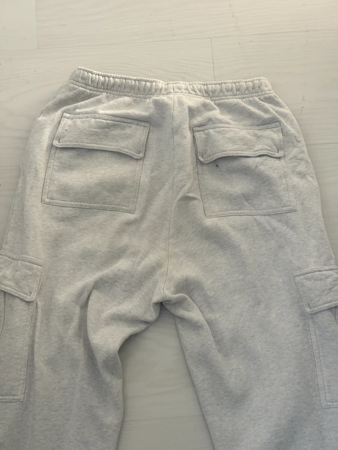 Aritzia Light Grey Cargo Sweatpants - photo 3