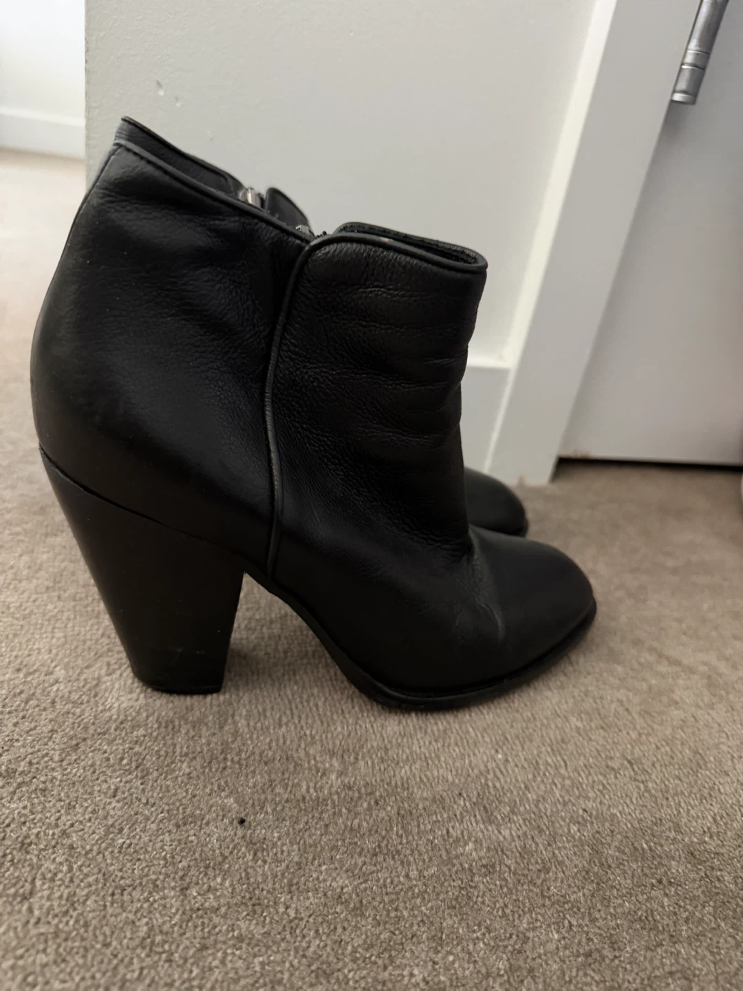 SCOOP NYC Black Leather Heeled Ankle Boots Size 38.5 - photo 2