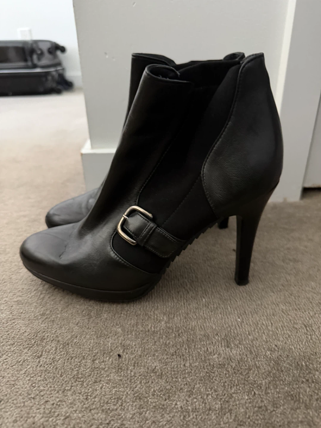 Stuart Weitzman Black Leather Ankle Boots - photo 2