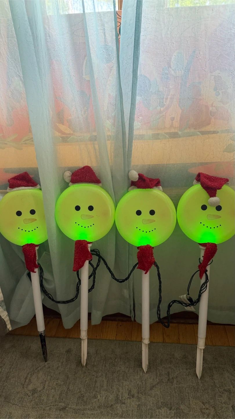 Set of 4 Light-Up Snowman Yard Stakes - photo 2