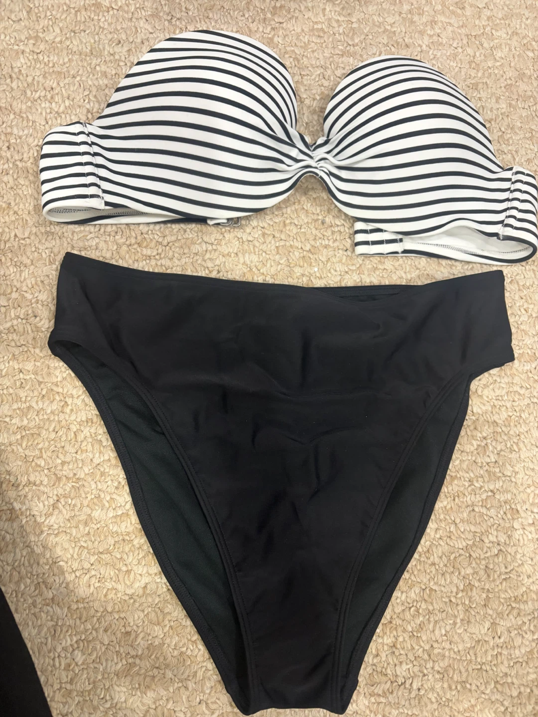 Hollister Bikini Swimsuit Set - Top (36B) & Bottoms (M)