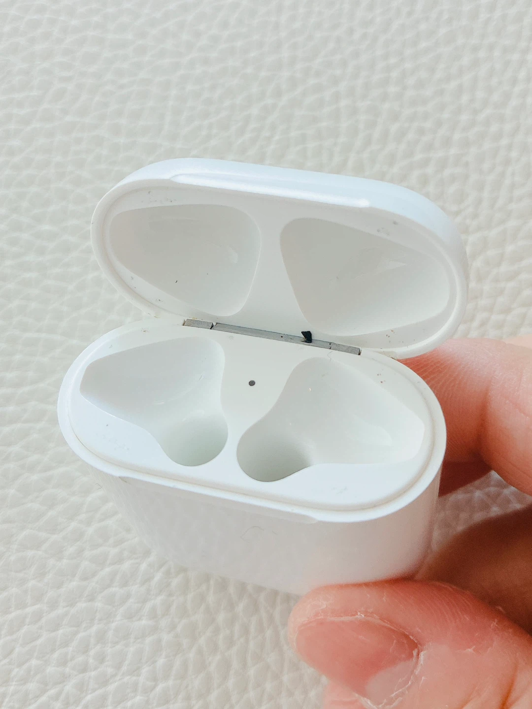 Apple AirPods Charging Case ( 2nd Gen )with Protective Cover - photo 3