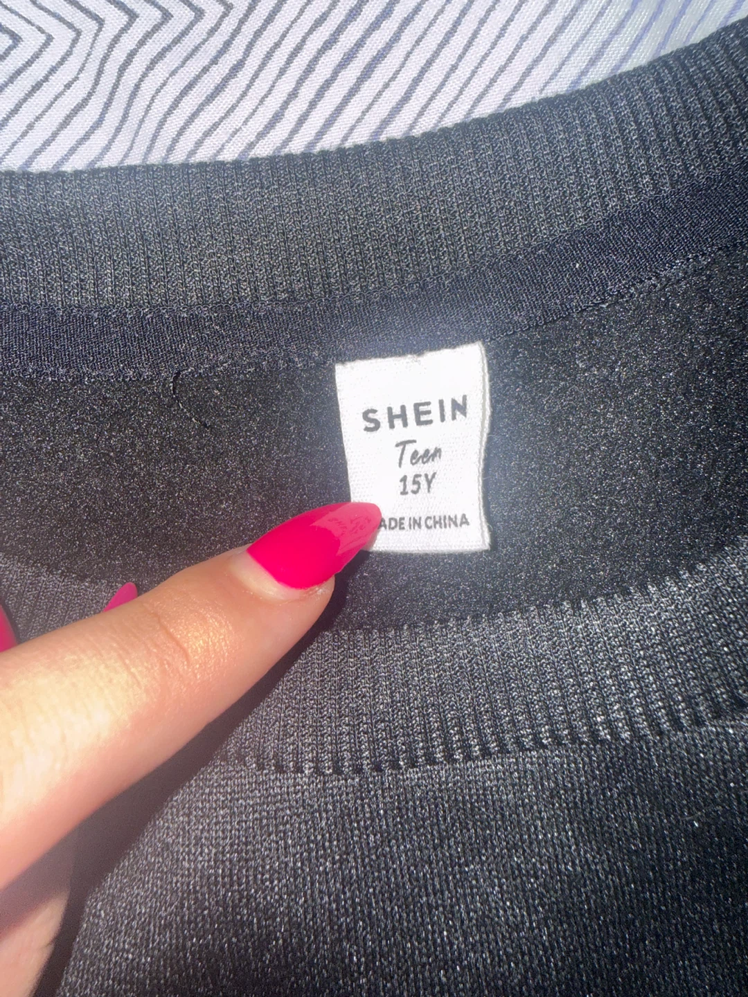 SHEIN Black Crewneck Sweatshirt with Bear Graphic - photo 2