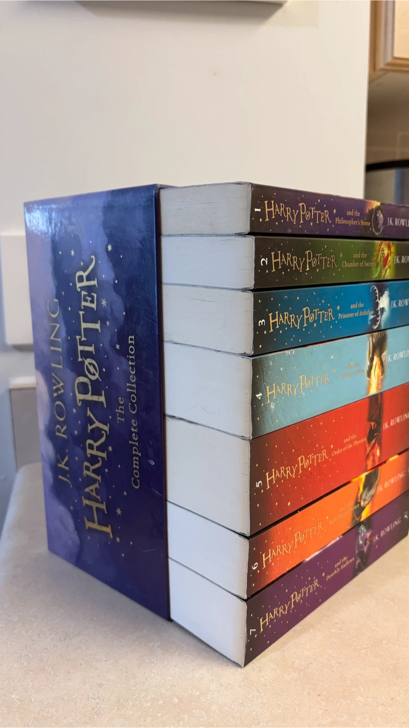 Harry Potter Complete Collection (7 Books) Box Set - photo 2