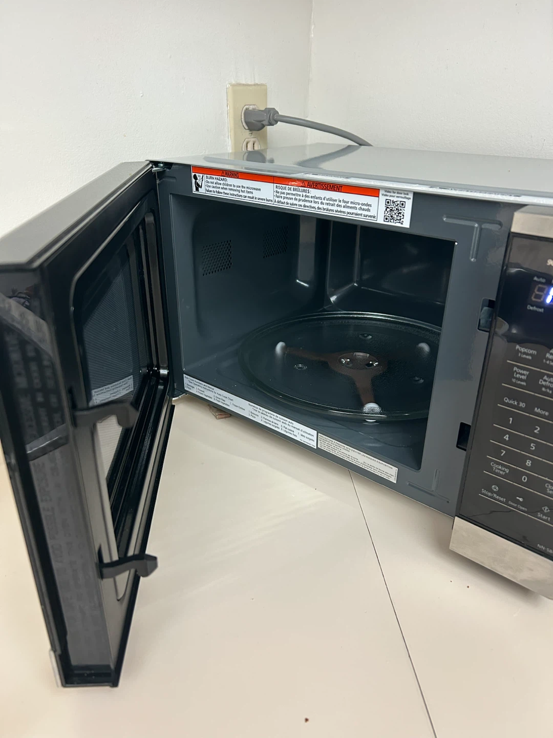 Panasonic 900W High Power Microwave - photo 2
