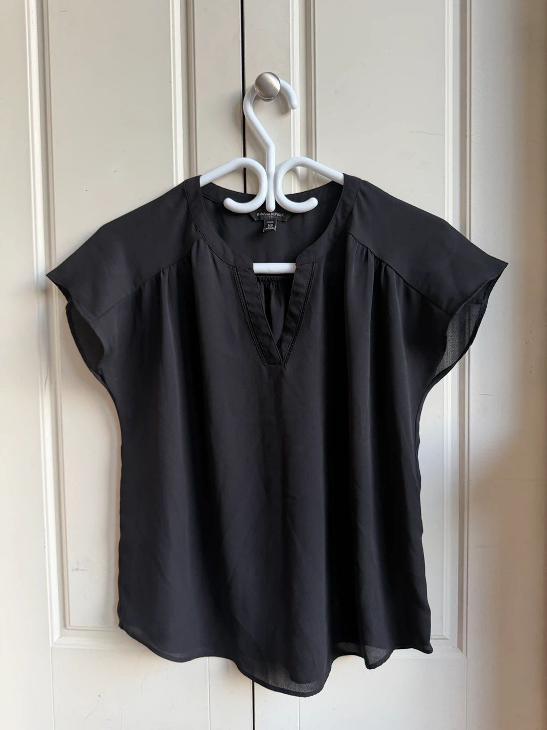 Banana Republic Black V-Neck Cap Sleeve Top - XS