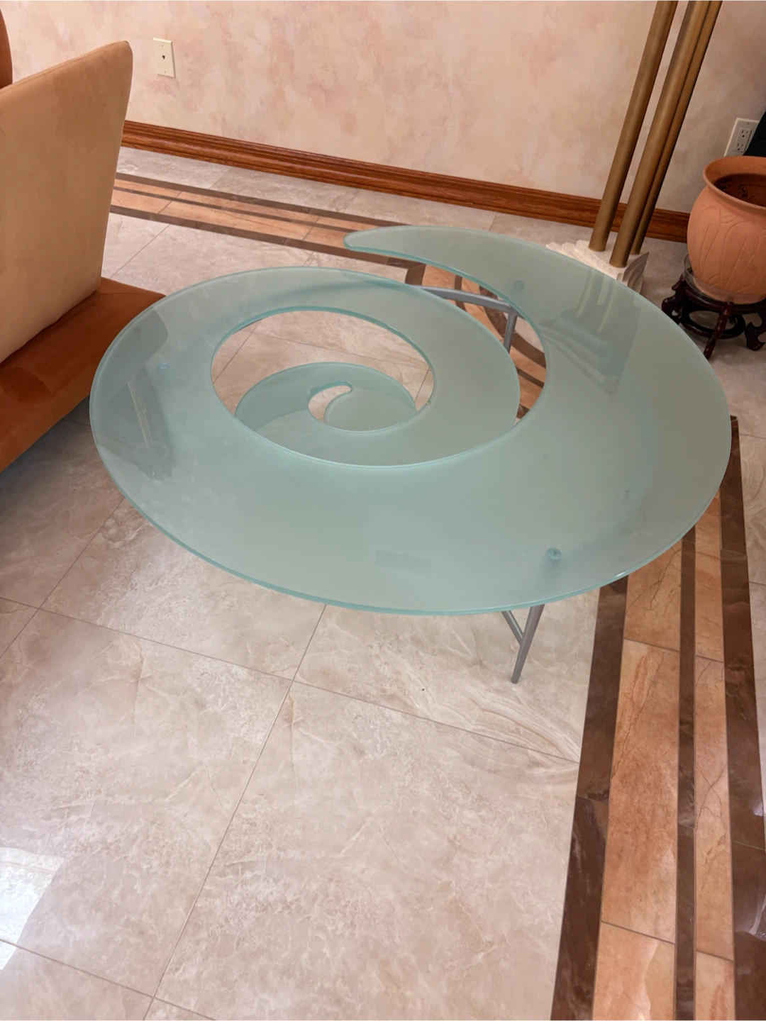 Glass Swirl Coffee Table - photo 2